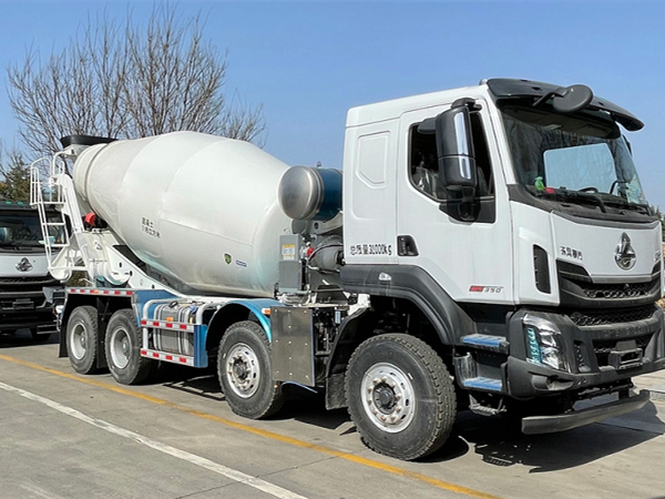 春暖花開，發(fā)車愉快！60臺(tái)凌宇攪拌車奔赴市場(chǎng)，助力客戶發(fā)展