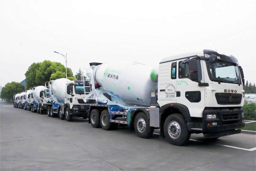 繁花似錦春暖陽(yáng)，凌宇攪拌發(fā)車(chē)忙！