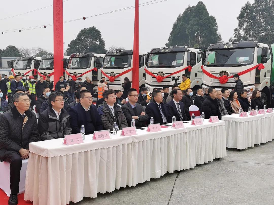 瑞虎迎新 戰(zhàn)績(jī)恢弘！80臺(tái)解放&凌宇一體化攪拌車(chē)交付蜀國(guó)之地
