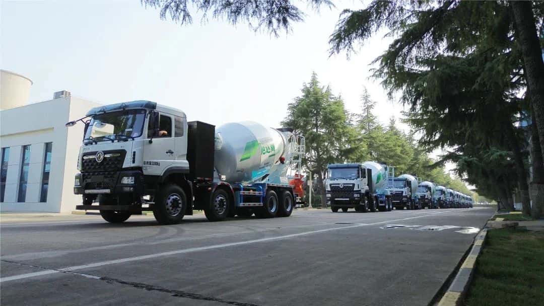 馭風(fēng)而行，中集車輛15臺(tái)新能源攪拌車駛?cè)牒保L就荊楚生態(tài)長卷