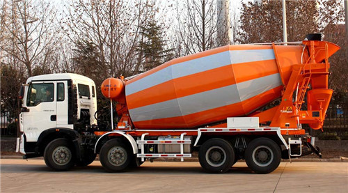 貴港召開防止混凝土攪拌車拋撒滴漏會(huì)議，如何防止混凝土攪拌車撒漏問題